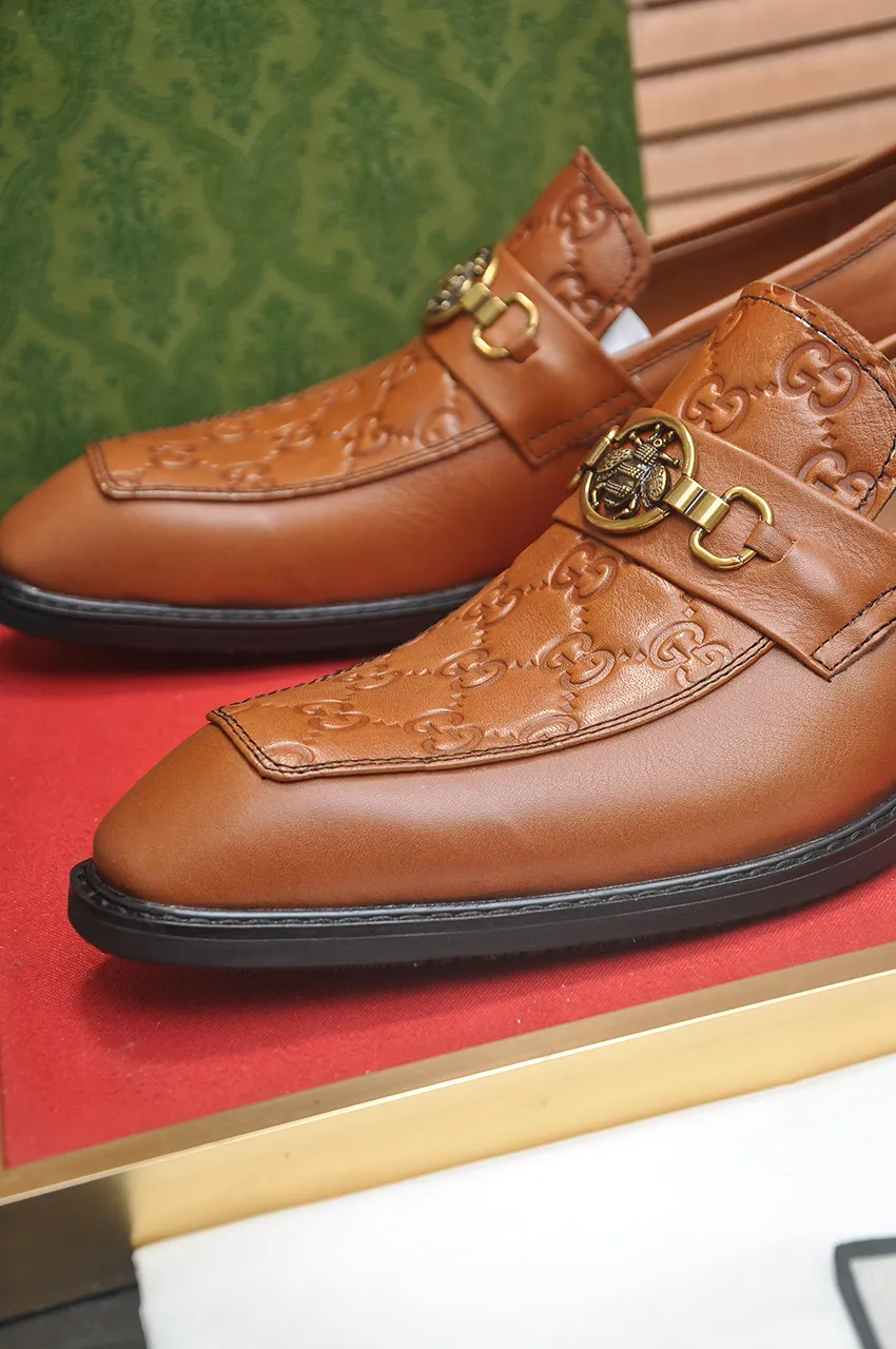 Men's shoes💰460💶Italy's top luxury men's shoes giant [GUCCI Gucci] has a new model 🍃Original European style🔰 Pleasant to the eye😍In order to make the shoes more durable and non-deformable🌀The production continues to follow traditional methods but there is still no lack of innovation💪The original cowhide is chosen for the leather♻️ Smooth, natural and exceptionally bright⭐Made of imported cowhide, the first choice of the rich 38-45 (45 customized)